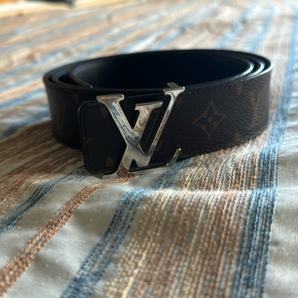 Like New Louis Vuitton Spray LV 40MM Reversible Belt Silver Buckle - Picture 1 of 6